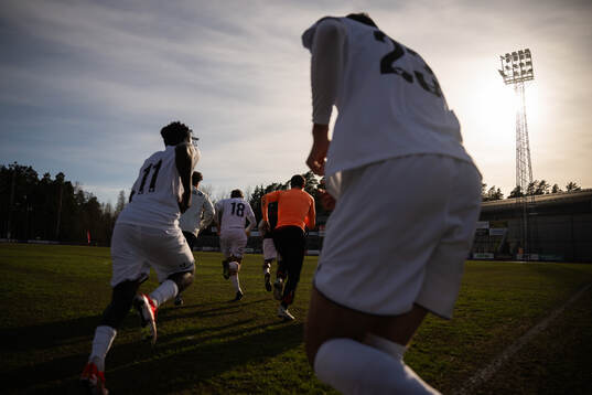 Spelarna joggar ner
