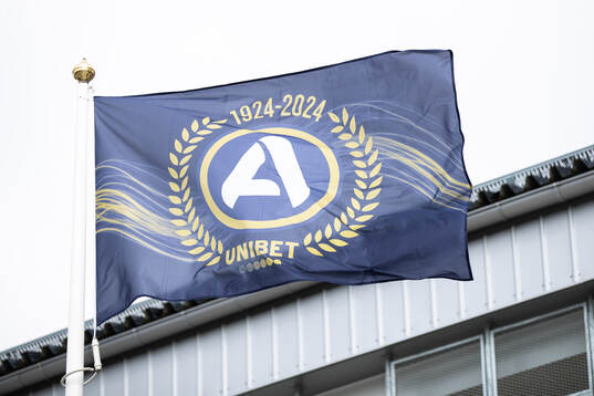 En flagga med Allsvenskans logotyp