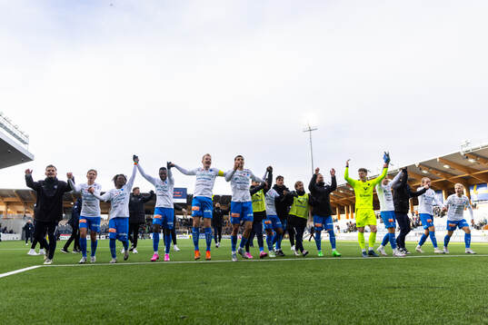 Värnamos spelare jublar