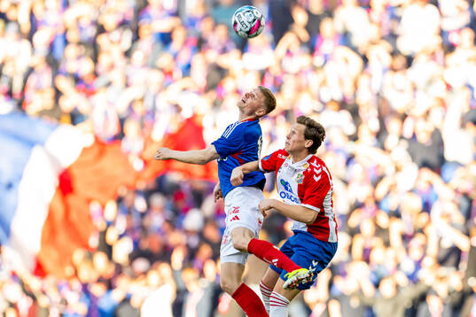 Simen Juklerød of Vålerenga and Anders Bjørntvedt Olsen