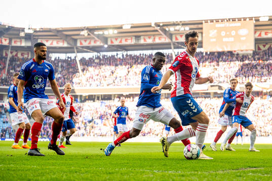 Aaron Kiil Olsen of Vålerenga, Fidel Brice Ambina of