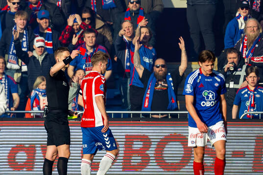 Mees Rijks of Vålerenga receives a red card by referee