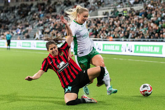 Brommapojkarnas Julia Olsson och Hammarbys Anna Jøsendal