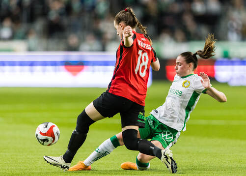 Brommapojkarnas Ida Bengtsson och Hammarbys Smilla Vallotto