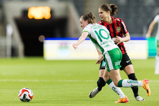 Hammarbys Smilla Vallotto och Brommapojkarnas Julia Olsson