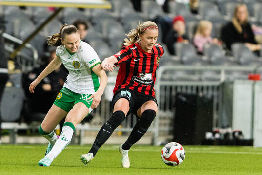 Hammarbys Vilde Hasund och Brommapojkarnas Elsa Karlsson