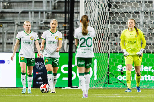 Hammarbys Emilie Joramo, Alice Carlsson och målvakt Anna