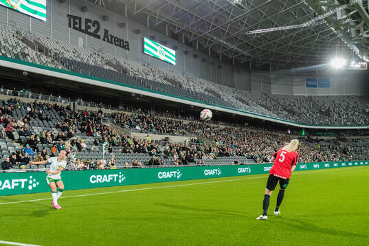 Hammarbys Stina Lennartsson och Brommapojkarnas Wilma