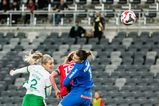 Hammarbys Eva Nyström men en nick över Brommapojkarnas
