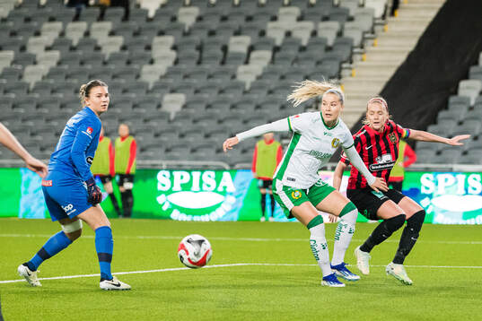 Brommapojkarnas målvakt Anna Aurora Koivunen, Hammarbys
