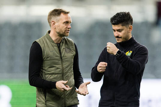 Hammarbys tränare Martin Sjögren och fystränare Jesús