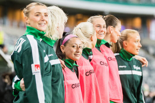 Hammarbys Katrina Guillou innan fotbollsmatchen i