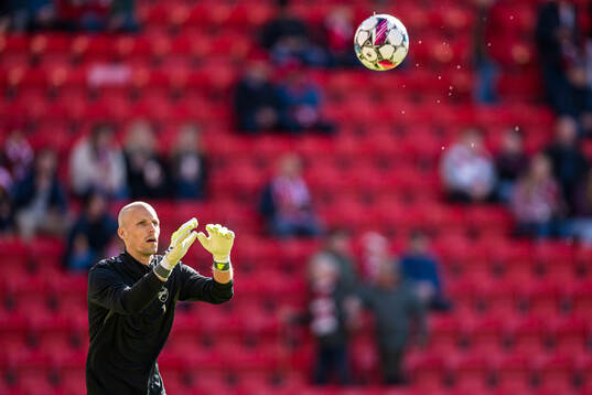 Andre Hansen of Odd warms up