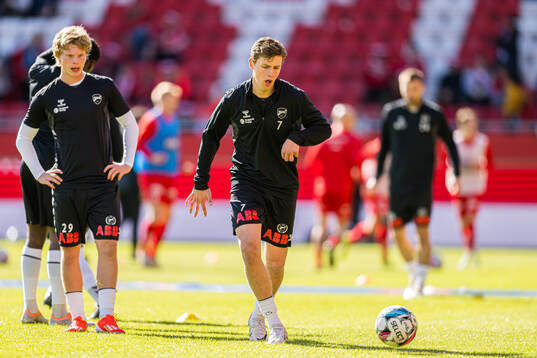 Filip Rønningen Jørgensen of Odd warms up