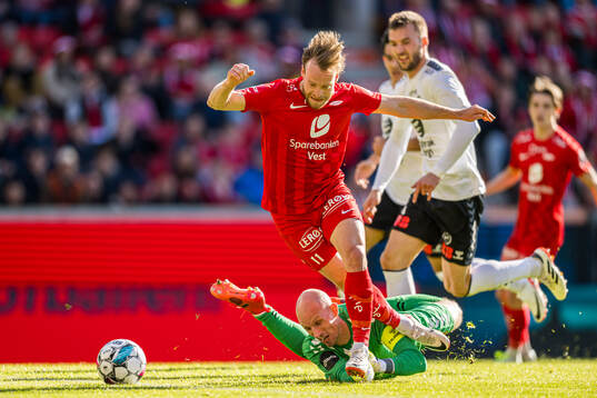 Bård Finne of Brann and Andre Hansen of Odd