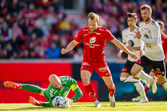 Bård Finne of Brann and Andre Hansen of Odd
