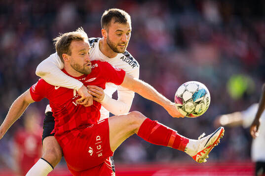 Bård Finne of Brann and Mihajlo Ivancevic of Odd