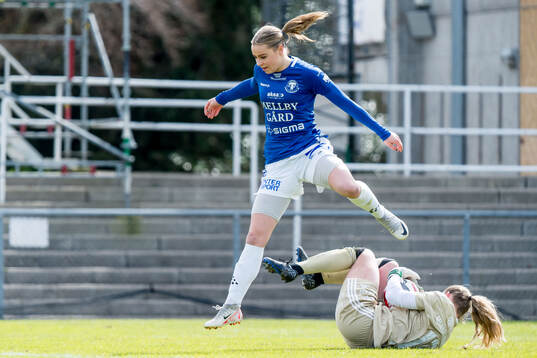 Trelleborgs Alice Egnér och Piteås målvakt Samantha