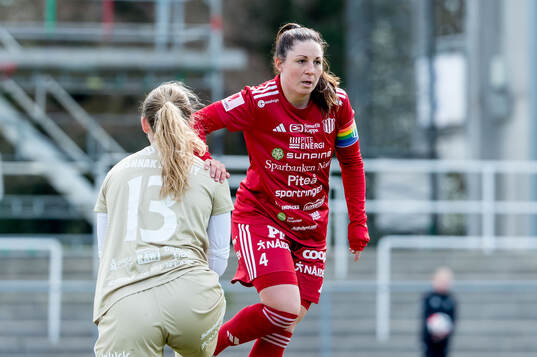 Piteås målvakt Samantha Leshnak Murphy och Josefin