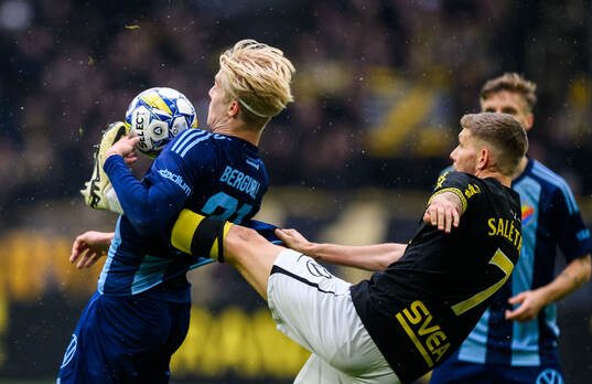 Djurgårdens Lucas Bergvall och AIKs Anton Salétros