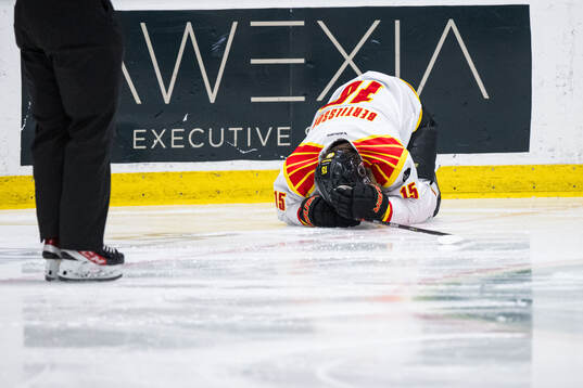 Brynäs Simon Bertilsson har ont