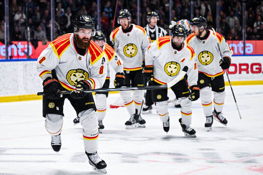 Brynäs Jordie Benn jublar