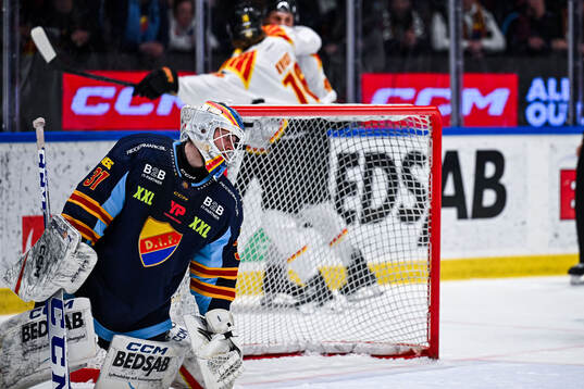 Djurgårdens målvakt Viktor Andrén deppar