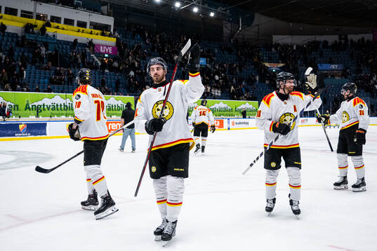 Brynäs Jack Kopacka och Anton Rödin jublar