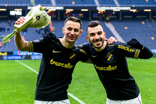 AIKs Bersant Celina och Ioannis Pittas jublar
