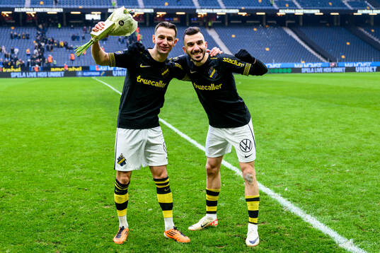 AIKs Bersant Celina och Ioannis Pittas jublar