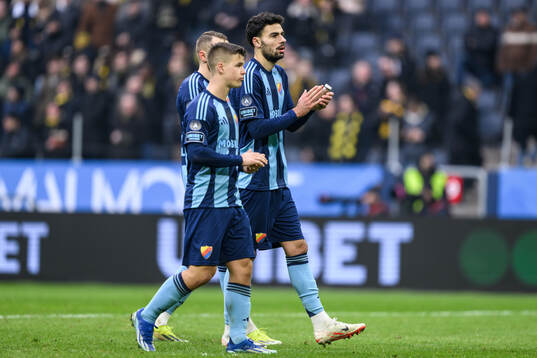 Djurgårdens Samuel Dahl och Deniz Hummet  deppar