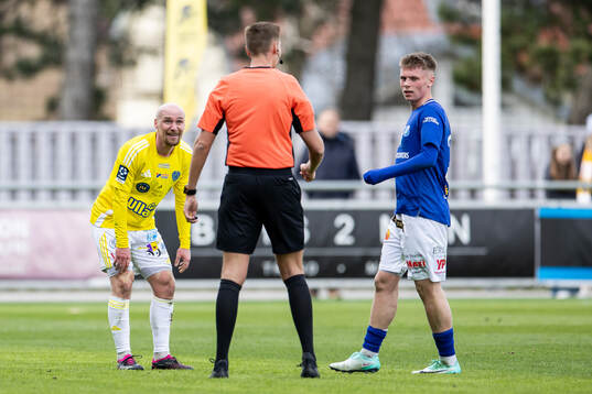 Falkenbergs Christoffer Carlsson deppar