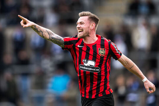 Bläddra bland fler bilder av Fotboll, Allsvenskan, Halmstad - Brommapojkarna