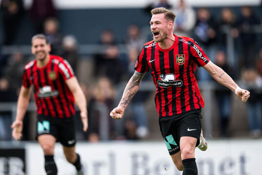 Brommapojkarnas Rasmus Örqvist  jublar