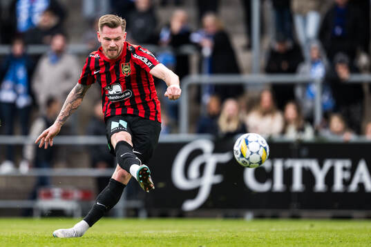 Brommapojkarnas Rasmus Örqvist  gör 0-2