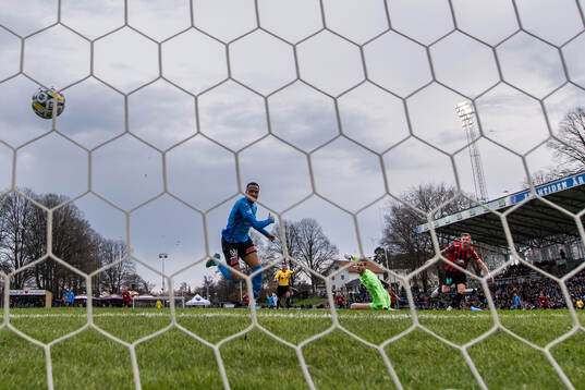 Brommapojkarnas Rasmus Örqvist gör 0-2 bakom Halmstads