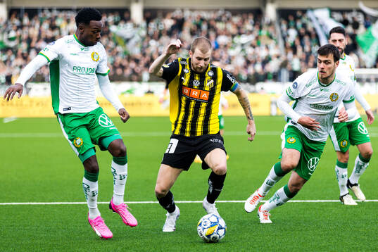 Häckens Simon Gustafson och Hammarbys Shaquille Pinas