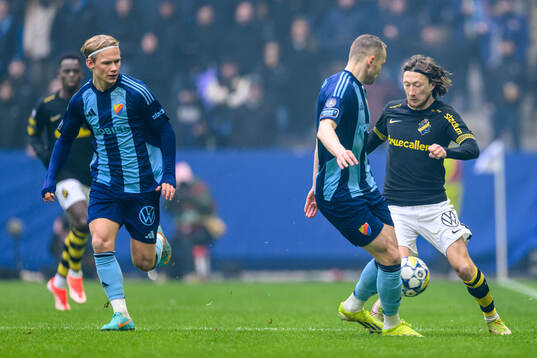 Djurgårdens Piotr Johansson och AIKs Axel Björnström