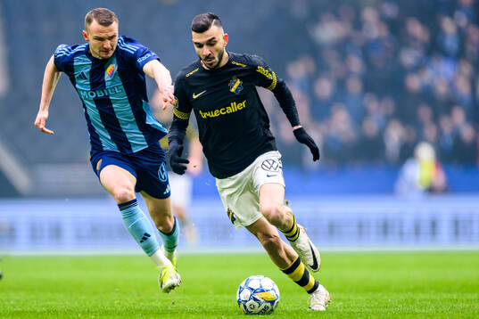 AIKs Ioannis Pittas och Djurgårdens Piotr Johansson