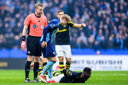 Domare Glenn Nyberg, Djurgårdens Oskar Fallenius och AIKs