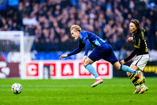 Djurgårdens Oskar Fallenius och AIKs Axel Björnström