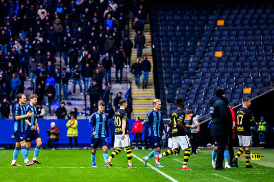 Djurgården och AIKs spelare lämnar plan