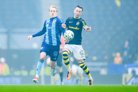 Djurgårdens Oskar Fallenius och AIKs Bersant Celina