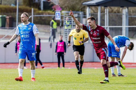 Gefles Lukas Browning Lagerfeldt jublar