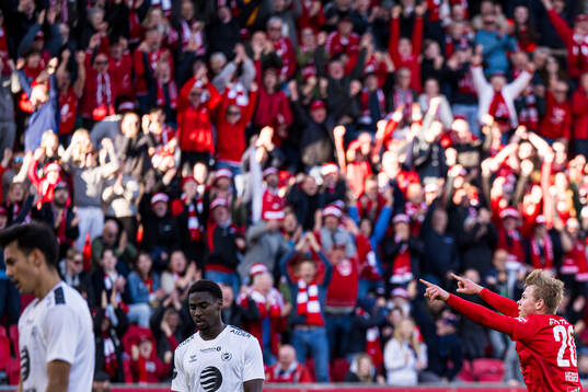 Aune Heggebø of Brann celebrates