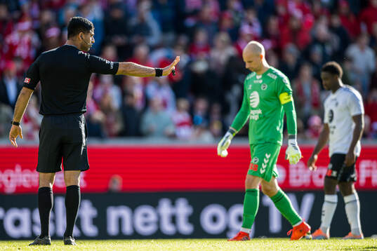 Mohammad Usman Aslam, referee
