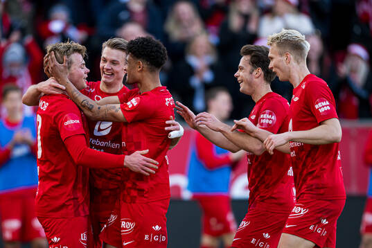 Aune Heggebø of Brann celebrates