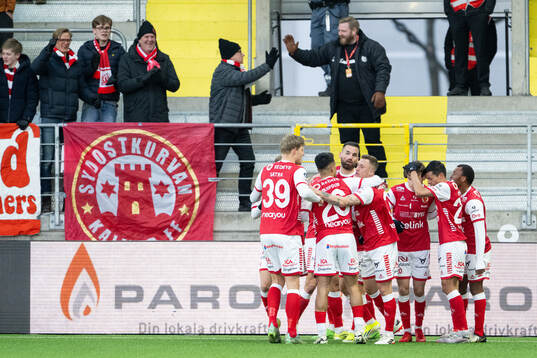 Kalmars spelare jublar