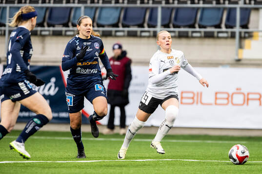 Linköpings Emma Lennartsson och Häckens Matilda Nildén