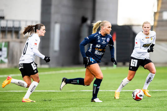 Linköpings Cathinka Tandberg mot Häckens Hanna Wijk och